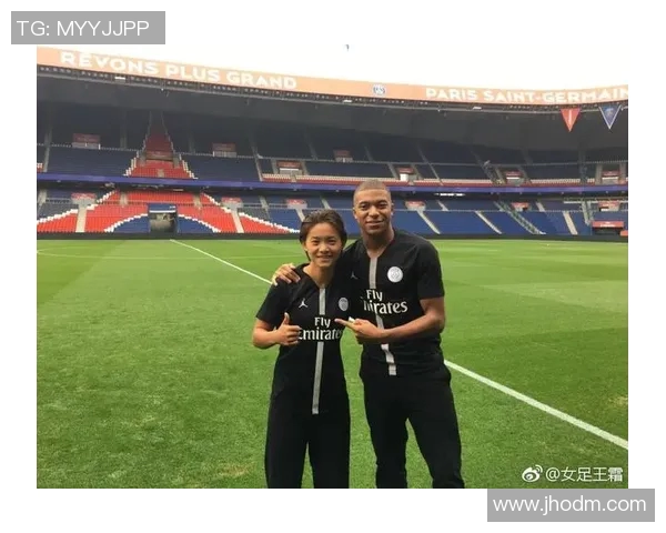 足球明星因私人飞机事故不幸遇难引发全球哀悼与关注