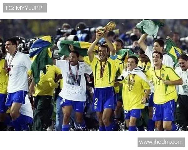 足球明星身披国旗展现爱国情怀激励年轻球员追逐梦想